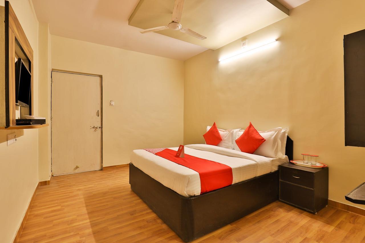 Oyo 11427 Hotel Kalyan Ahmedabad Exterior foto